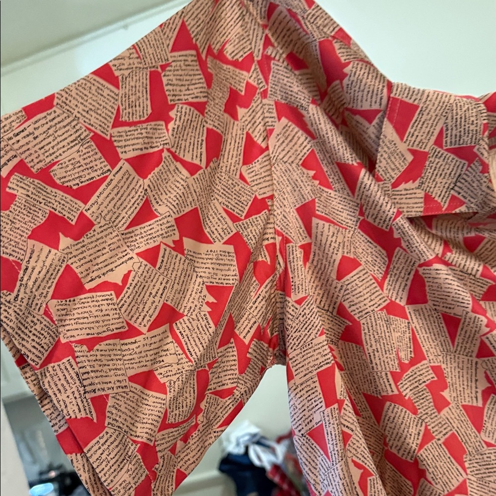 Nicole Miller Red and Cream Textured Blouse 100 silk made in Korea - Picture 6 of 12